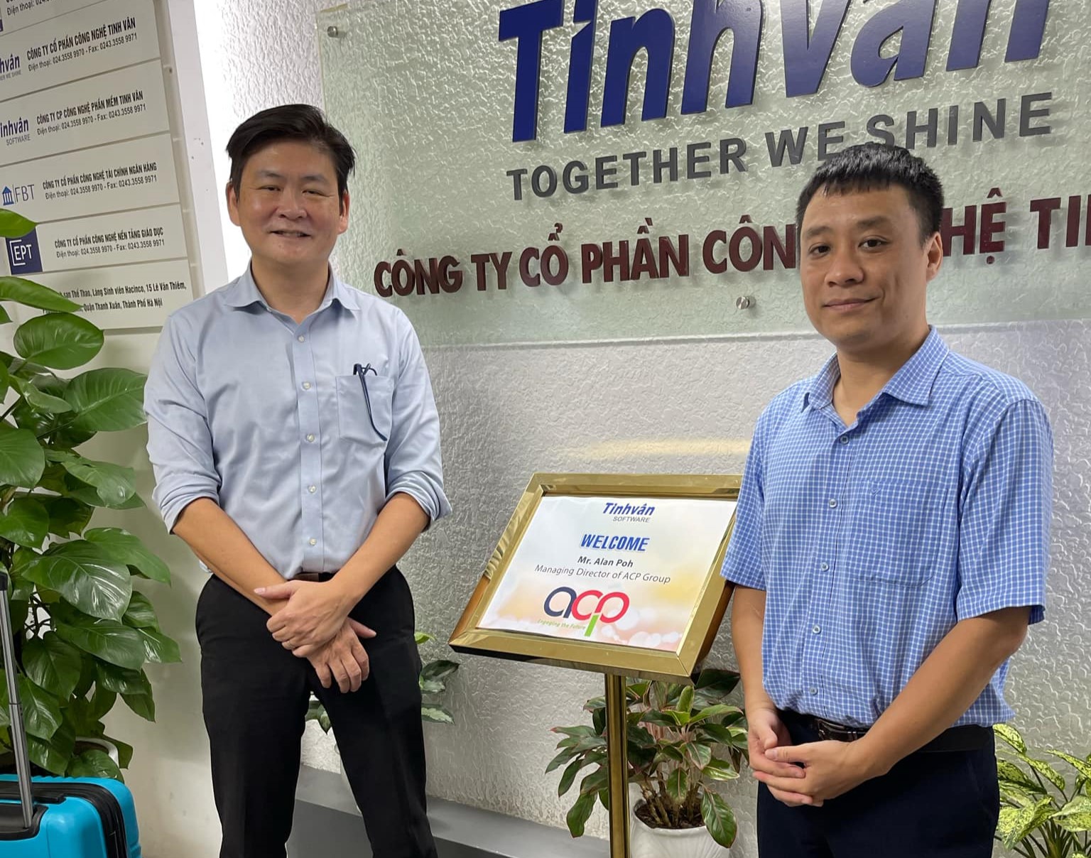 Tinhvan Software Welcomes Singapore Clients to Visit and Work at Hanoi Headquarters